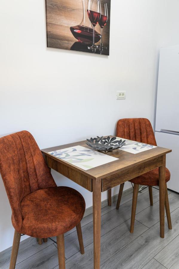 Nina House Apartment Targu Jiu Luaran gambar
